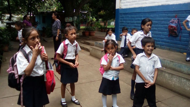 Instituciones y centros escolares se evacuan por sismo de 5.4