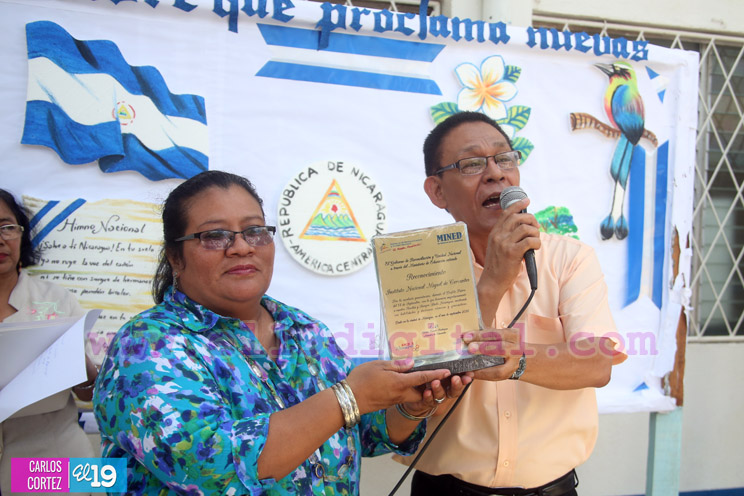 Gobierno entrega reconocimientos a bandas rítmicas y escolares