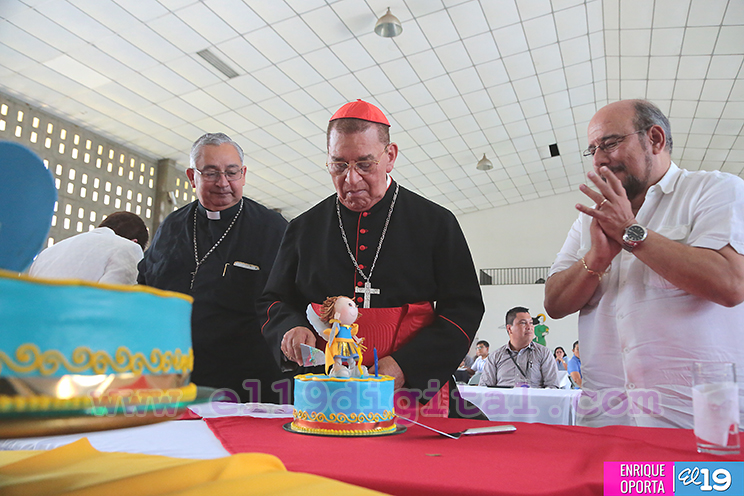 Comunidad universitaria de la UNICA celebra onomástico del Cardenal Miguel