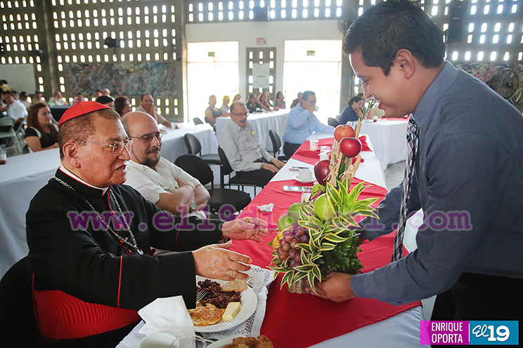 Comunidad universitaria de la UNICA celebra onomástico del Cardenal Miguel