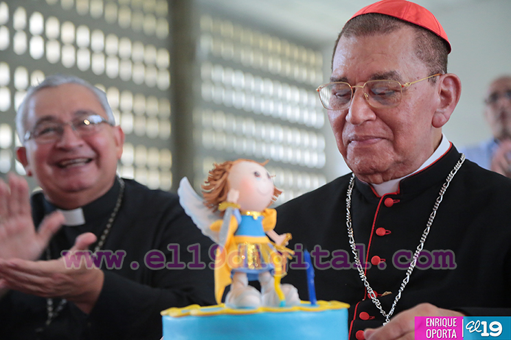 Comunidad universitaria de la UNICA celebra onomástico del Cardenal Miguel