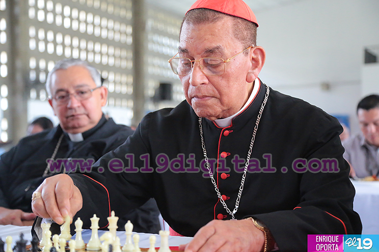 Comunidad universitaria de la UNICA celebra onomástico del Cardenal Miguel
