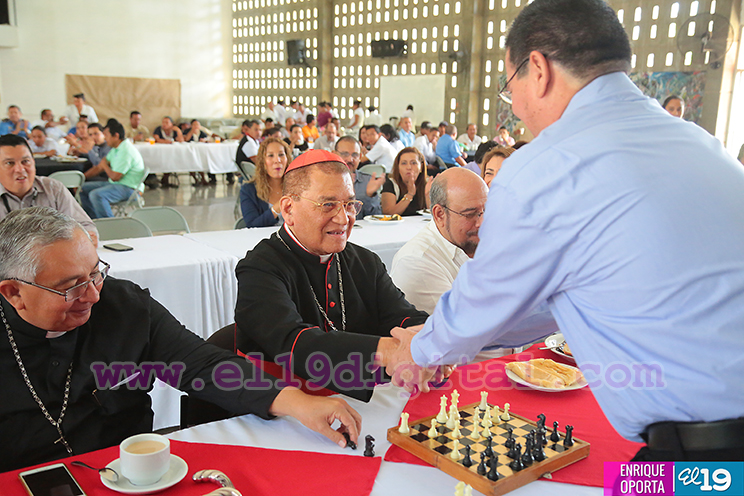 Comunidad universitaria de la UNICA celebra onomástico del Cardenal Miguel