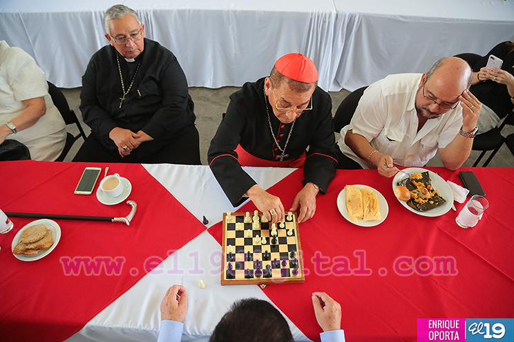 Comunidad universitaria de la UNICA celebra onomástico del Cardenal Miguel
