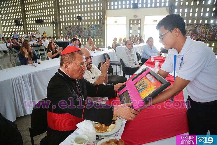 Comunidad universitaria de la UNICA celebra onomástico del Cardenal Miguel