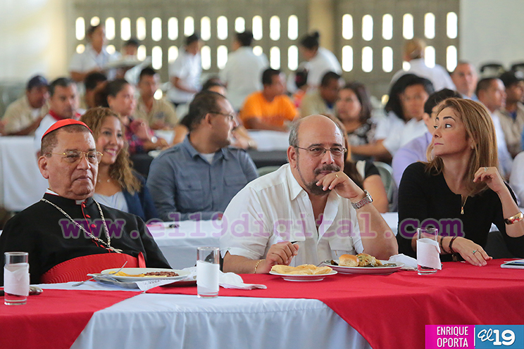 Comunidad universitaria de la UNICA celebra onomástico del Cardenal Miguel