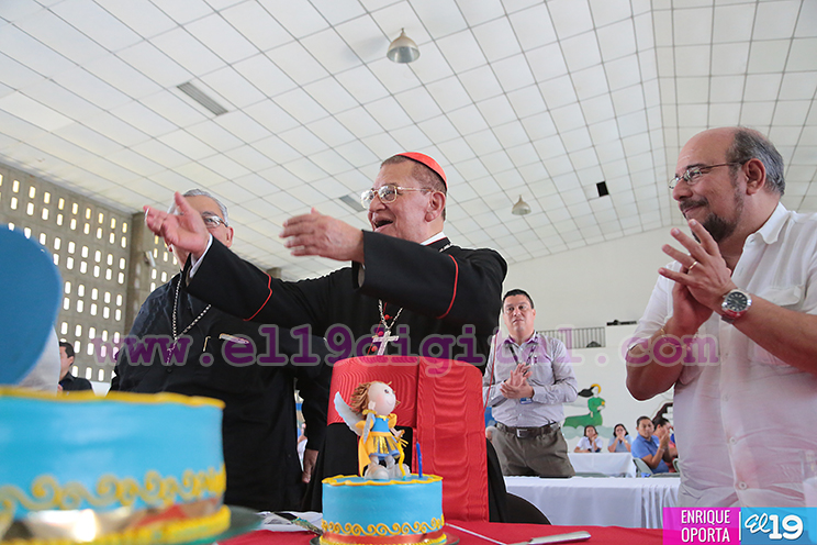 Comunidad universitaria de la UNICA celebra onomástico del Cardenal Miguel