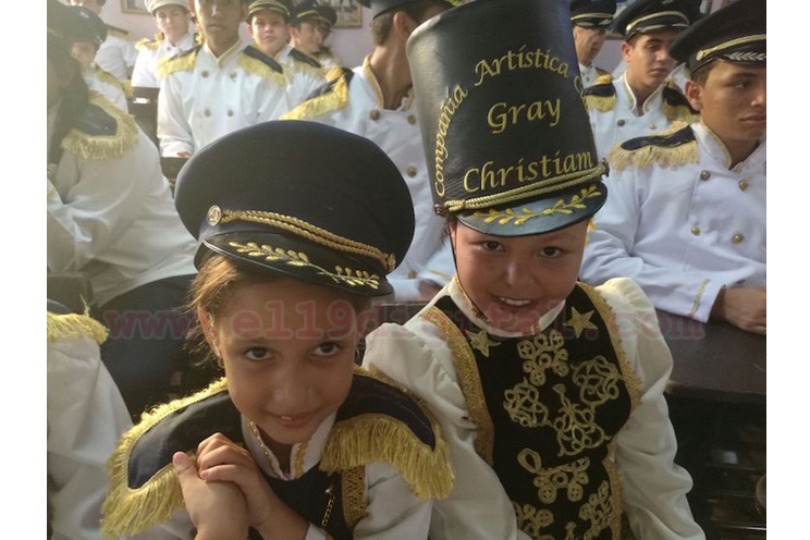 Mined reconoce espectacular desfile patrio del Colegio Hispano Americano