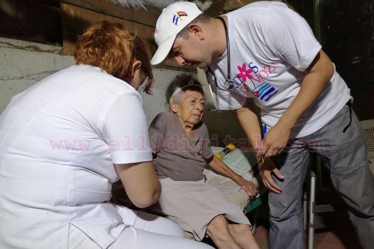 Vocación y Solidaridad: Brigadistas recorren barrios identificando pacientes con alguna discapacidad