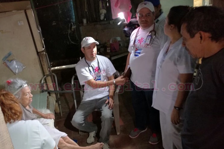 Vocación y Solidaridad: Brigadistas recorren barrios identificando pacientes con alguna discapacidad