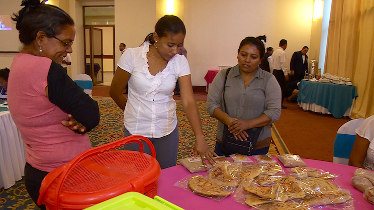 Conozca el éxito de Cenelia y Glenda vendiendo pan