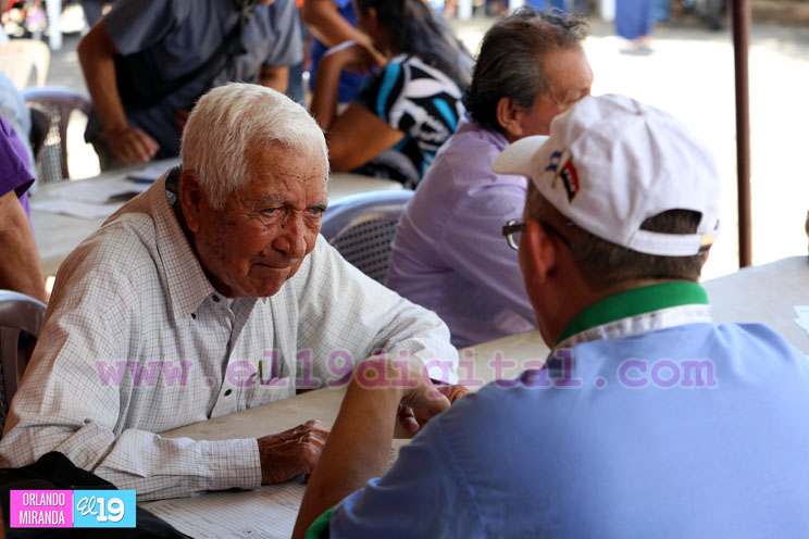 Barrio Ducualí celebra a los adultos mayores