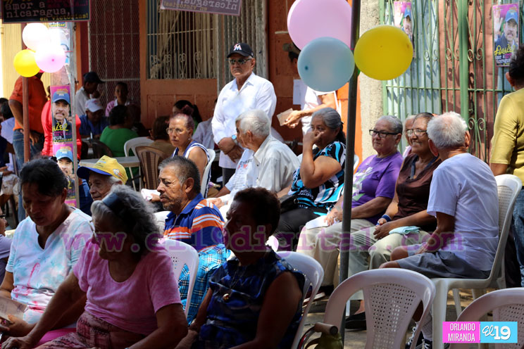 Barrio Ducualí celebra a los adultos mayores