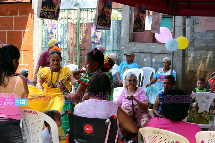 Barrio Ducualí celebra a los adultos mayores