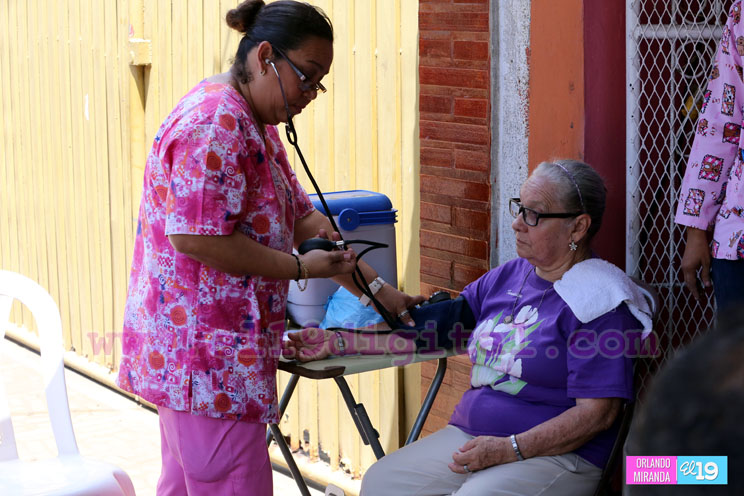 Barrio Ducualí celebra a los adultos mayores