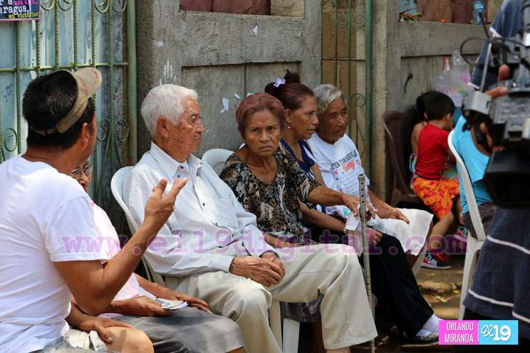Barrio Ducualí celebra a los adultos mayores