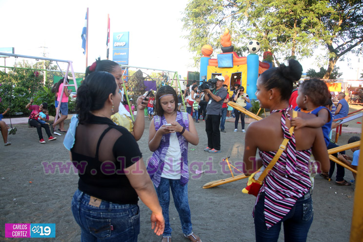 Las Victorias de Octubre son celebradas en parques de la capital
