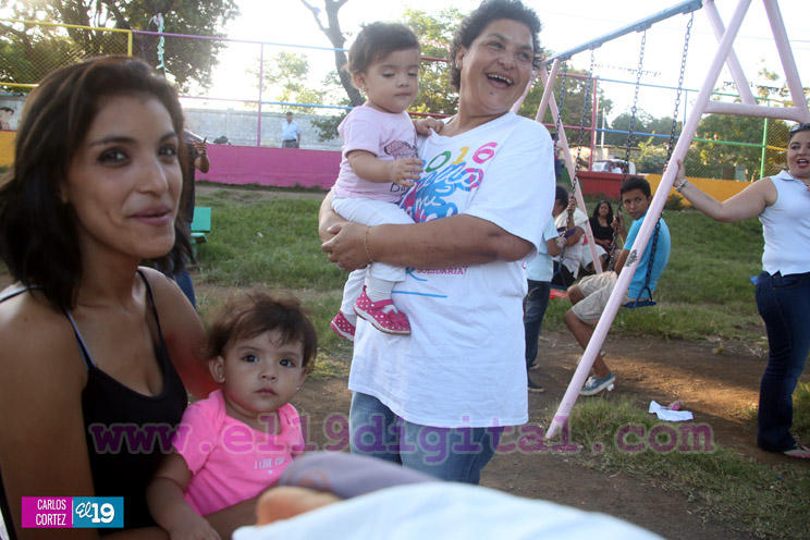 Las Victorias de Octubre son celebradas en parques de la capital