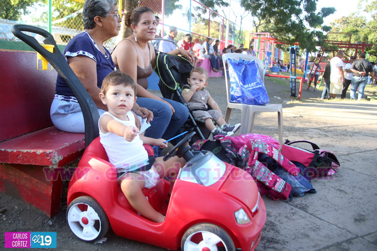 Las Victorias de Octubre son celebradas en parques de la capital