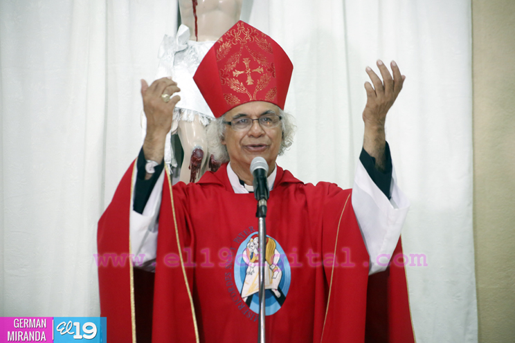 Cardenal Brenes confirma en la fe de Cristo a jóvenes de los Laureles Sur