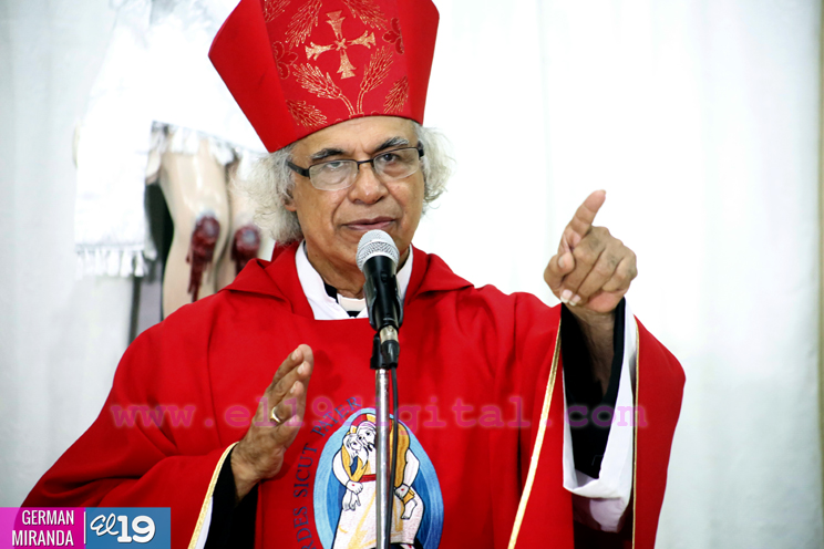 Cardenal Brenes confirma en la fe de Cristo a jóvenes de los Laureles Sur