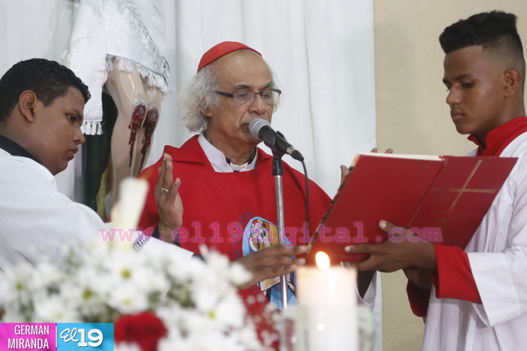 Cardenal Brenes confirma en la fe de Cristo a jóvenes de los Laureles Sur