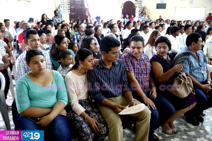 Cardenal Brenes confirma en la fe de Cristo a jóvenes de los Laureles Sur