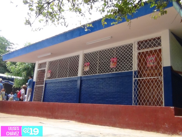 Inauguran un aula de clases en la Escuela San Juan Bosco en Granada