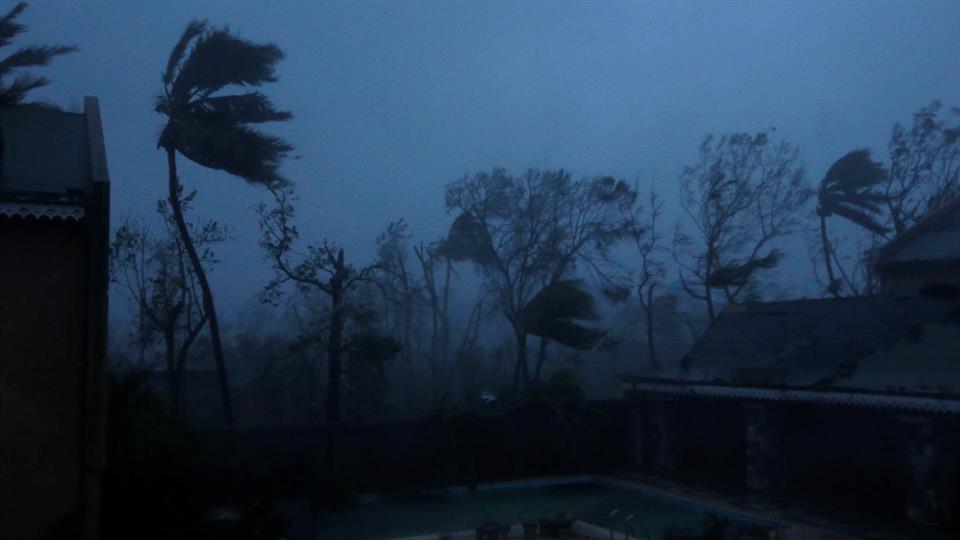 Huracán Matthew se abate sobre Bahamas y avanza hacia costa este de Florida