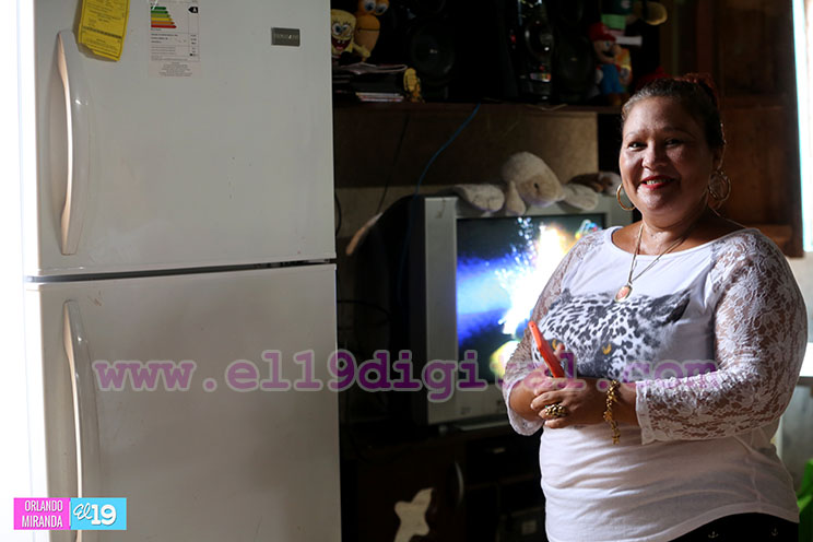 Familias del barrio Pantanal estrenan energía eléctrica segura