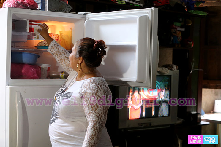 Familias del barrio Pantanal estrenan energía eléctrica segura