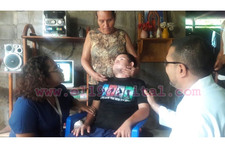Todos con Voz lleva amor a familias del barrio Santa Elena