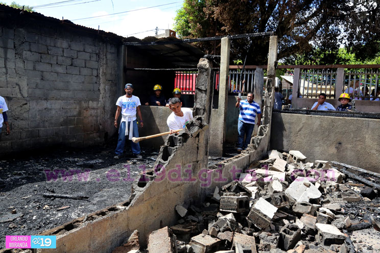 Gobierno garantiza construcción total de vivienda a familia afectada por incendio 