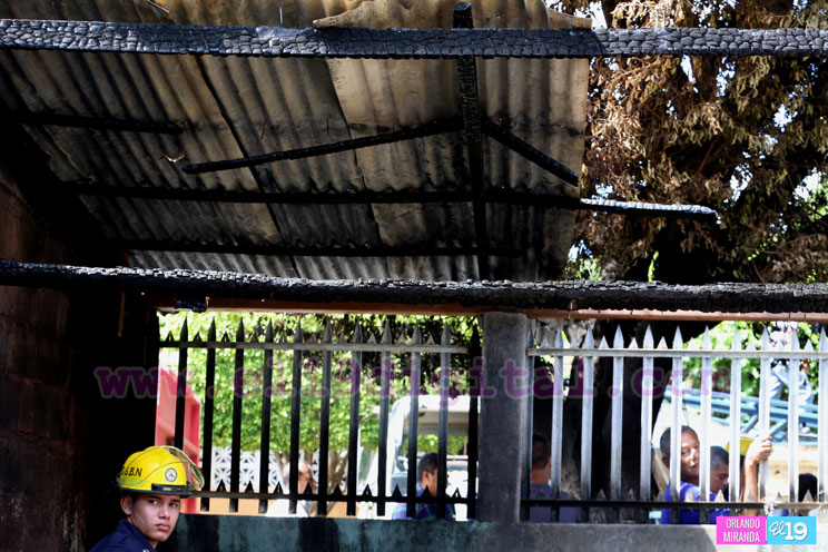 Gobierno garantiza construcción total de vivienda a familia afectada por incendio 