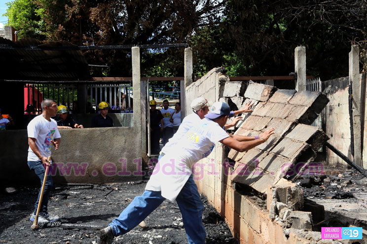 Gobierno garantiza construcción total de vivienda a familia afectada por incendio 