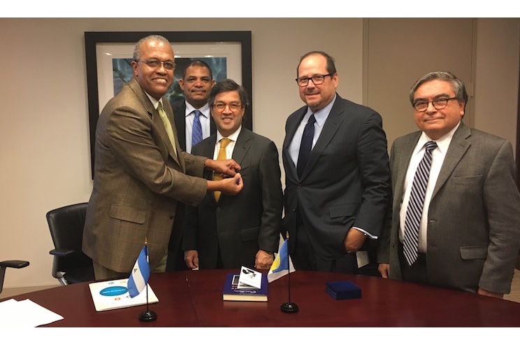 Nicaragua condecora con la Orden de la Independencia Cultural Rubén Darío al Presidente del BID