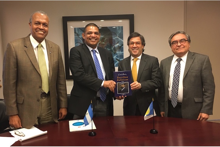 Nicaragua condecora con la Orden de la Independencia Cultural Rubén Darío al Presidente del BID