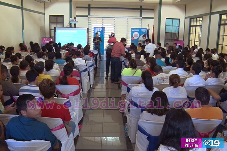 Desarrollan congreso sobre uso de las redes sociales