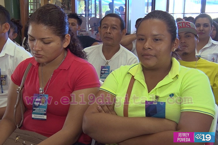 Desarrollan congreso sobre uso de las redes sociales