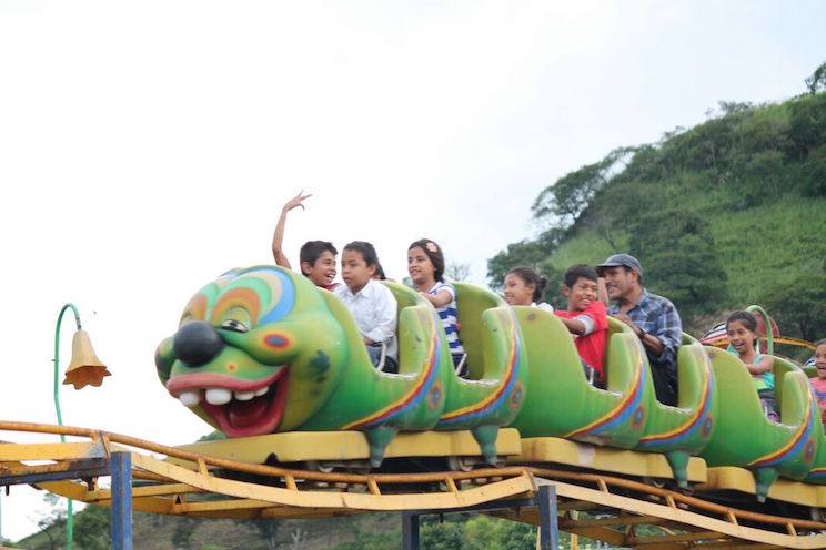 Niñ@s de Jinotega disfrutan una tarde de alegría con juegos mecánicos 