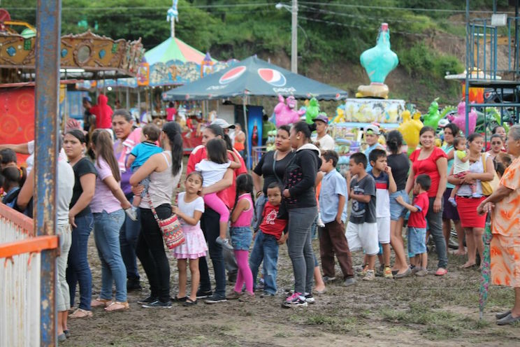 Niñ@s de Jinotega disfrutan una tarde de alegría con juegos mecánicos 