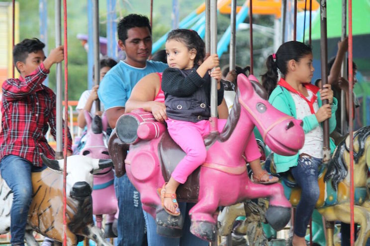 Niñ@s de Jinotega disfrutan una tarde de alegría con juegos mecánicos 
