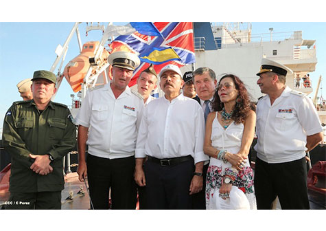 Daniel y Rosario despiden a tripulación del buque ruso "Moskva"