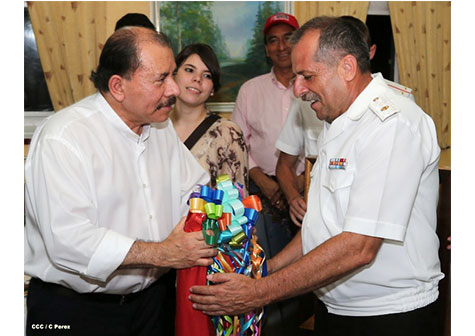 Daniel y Rosario despiden a tripulación del buque ruso "Moskva"