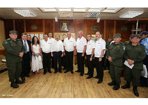 Daniel y Rosario despiden a tripulación del buque ruso "Moskva"
