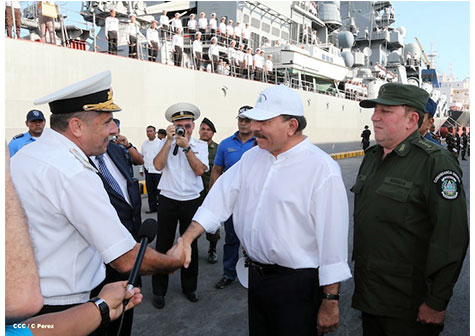 Daniel y Rosario despiden a tripulación del buque ruso "Moskva"