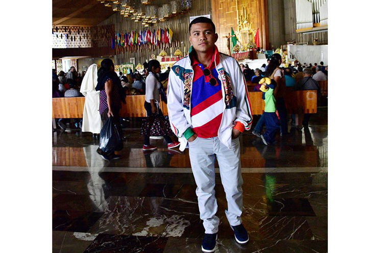 Chocolatito González visita Basílica de la Virgen de Guadalupe en México