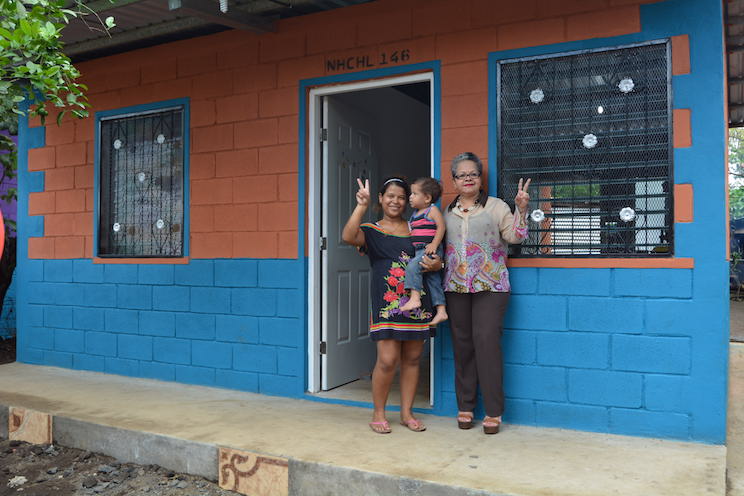 Gobierno entrega viviendas y mejora condiciones de vida a familias de Chinandega
