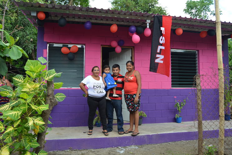 Gobierno entrega viviendas y mejora condiciones de vida a familias de Chinandega