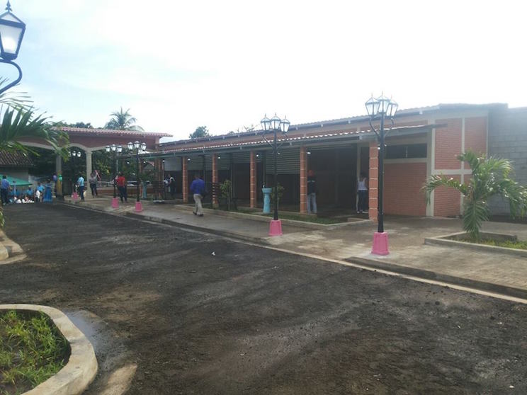 Familias de Telica contentas por inauguración de su primer mercado municipal